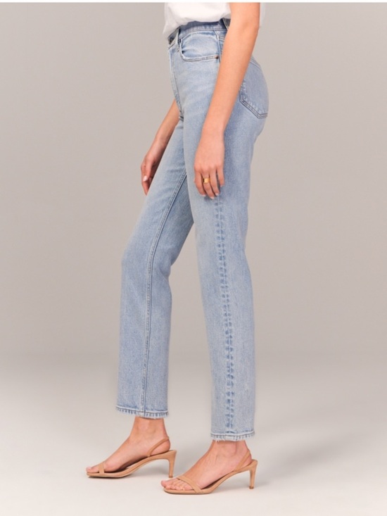 Abercrombie & Fitch Denim - Light Wash ankle straight High-Rise Straight Jeans - Women